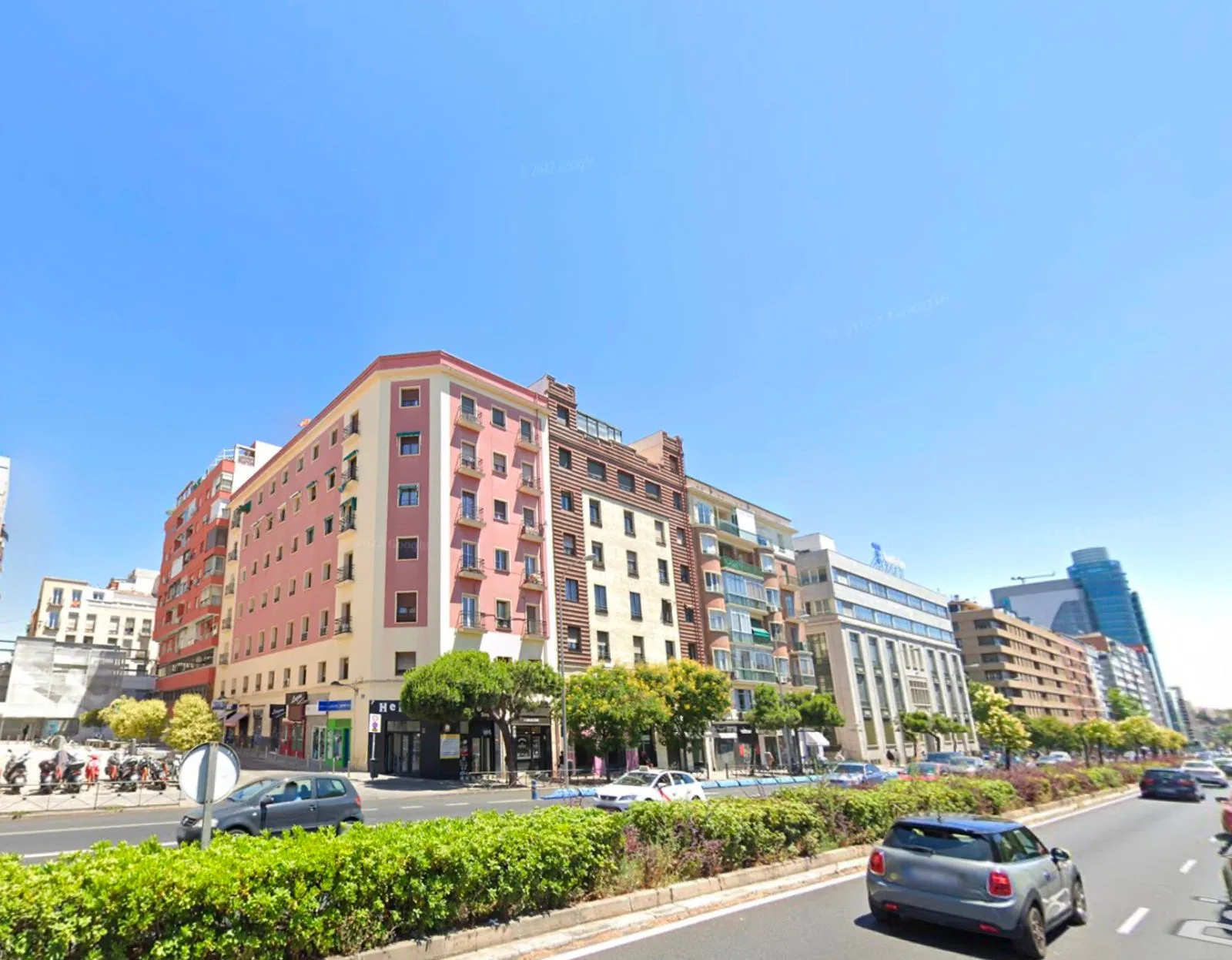 Piso en venta en Calle Raimundo Fernández Villaverde