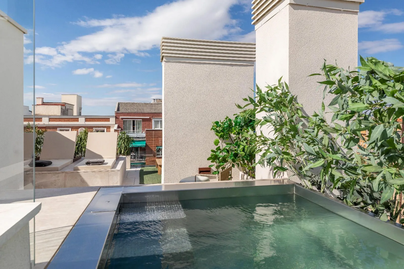 Ático dúplex con piscina privada y terraza en Madrid