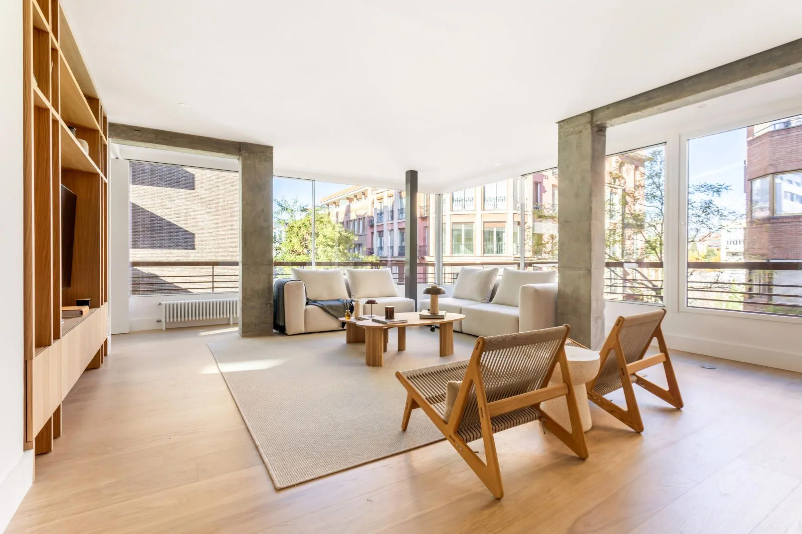 Increíble piso en esquina, con amplios ventanales y reforma de lujo
